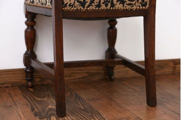 アンティーク家具　イギリスアンティーク　オーク材　キャスター付きチェア