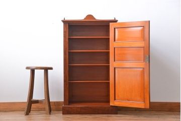 アンティーク家具　イギリスアンティーク　マホガニー材　小振りなキャビネット