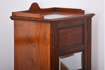 アンティーク家具　イギリスアンティーク　マホガニー材　小振りなキャビネット