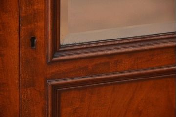 アンティーク家具　イギリスアンティーク　マホガニー材　小振りなキャビネット