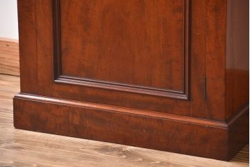 アンティーク家具　イギリスアンティーク　マホガニー材　小振りなキャビネット
