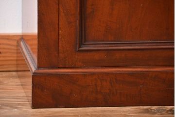 アンティーク家具　イギリスアンティーク　マホガニー材　小振りなキャビネット