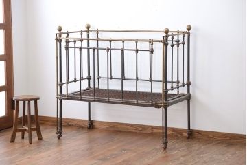 アンティーク家具　イギリスアンティーク　ベビーベット