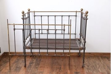 アンティーク家具　イギリスアンティーク　ベビーベット
