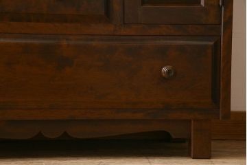 北海道民芸家具　シックな風合いのチェスト(ローボード)(2)
