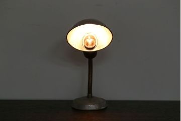 昭和レトロ　アルミシェード卓上スタンドランプ