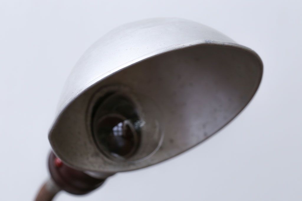 昭和レトロ　アルミシェード卓上スタンドランプ