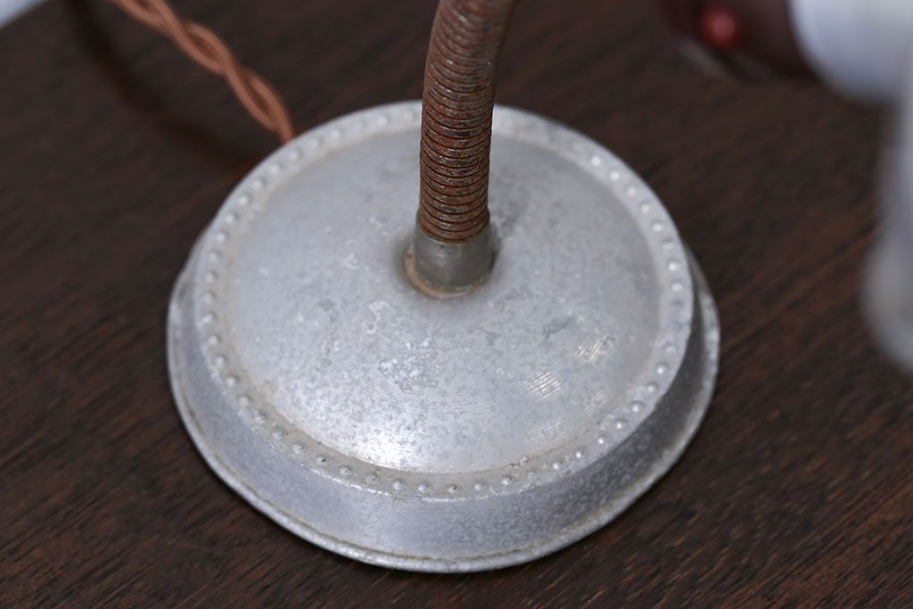 昭和レトロ　アルミシェード卓上スタンドランプ