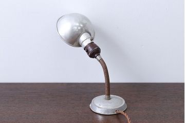 昭和レトロ　アルミシェード卓上スタンドランプ