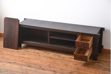 アンティーク家具　古民具・骨董　脚付き　水屋箪笥ローボード(テレビ台、キャビネット、収納棚)
