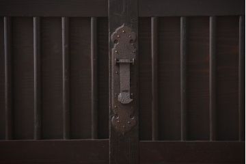 アンティーク家具　古民具・骨董　脚付き　水屋箪笥ローボード(テレビ台、キャビネット、収納棚)