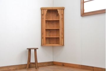 アンティーク家具　イギリスアンティーク　パイン材　壁掛けコーナーキャビネット