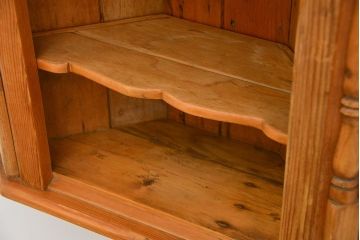 アンティーク家具　イギリスアンティーク　パイン材　壁掛けコーナーキャビネット