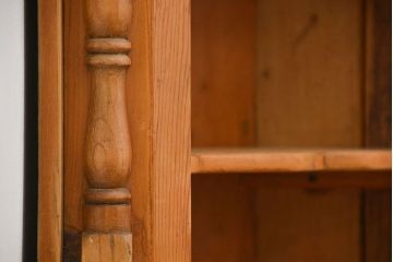 アンティーク家具　イギリスアンティーク　パイン材　壁掛けコーナーキャビネット