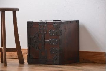 アンティーク家具　古民具・骨董　小振りな船箪笥(掛硯型、懸硯型、舟箪笥)
