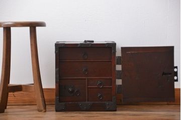 アンティーク家具　古民具・骨董　小振りな船箪笥(掛硯型、懸硯型、舟箪笥)
