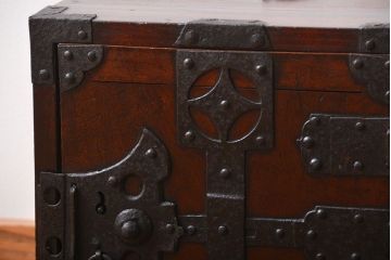 アンティーク家具　古民具・骨董　小振りな船箪笥(掛硯型、懸硯型、舟箪笥)