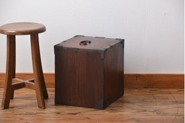 アンティーク家具　古民具・骨董　小振りな船箪笥(掛硯型、懸硯型、舟箪笥)