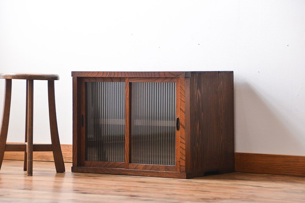 アンティーク家具　前面欅材　モールガラス入り戸棚