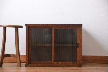 アンティーク家具　前面欅材　モールガラス入り戸棚