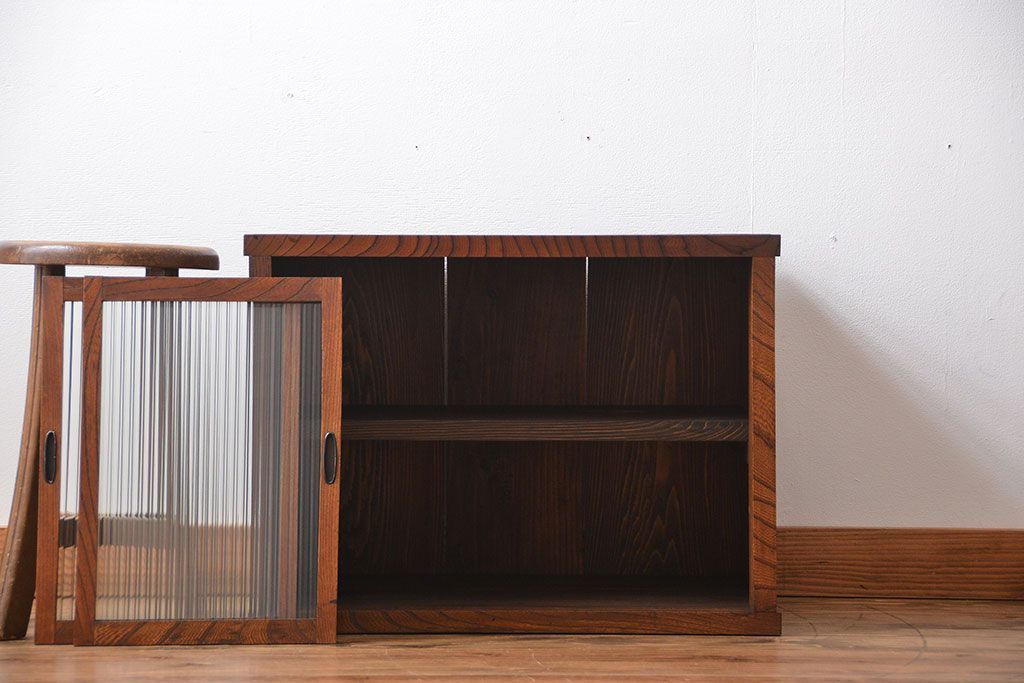 アンティーク家具　前面欅材　モールガラス入り戸棚