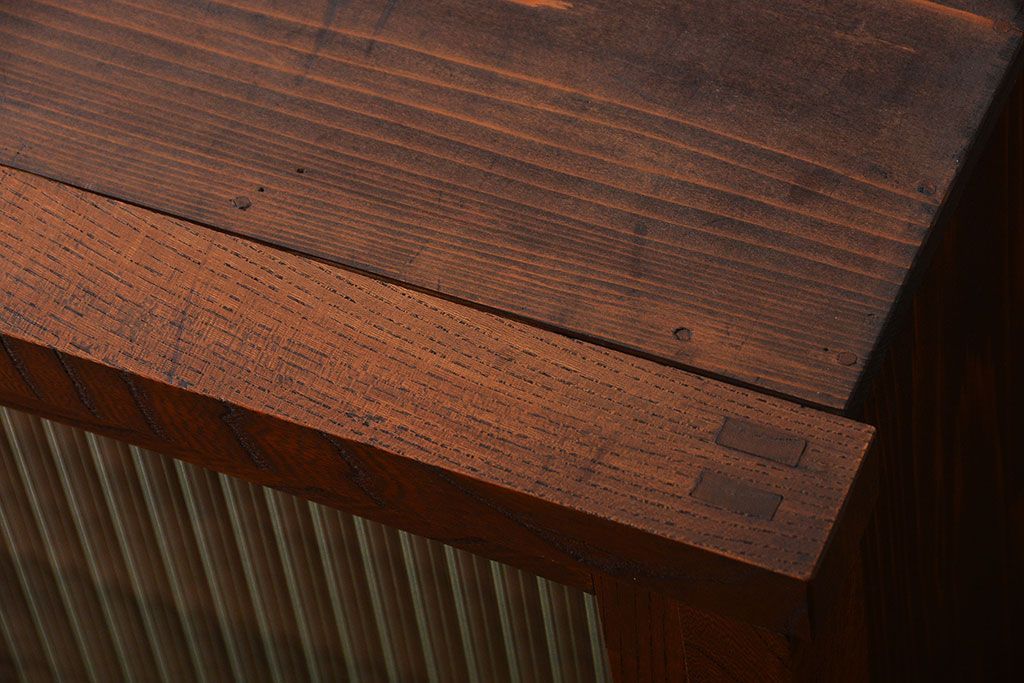 アンティーク家具　前面欅材　モールガラス入り戸棚