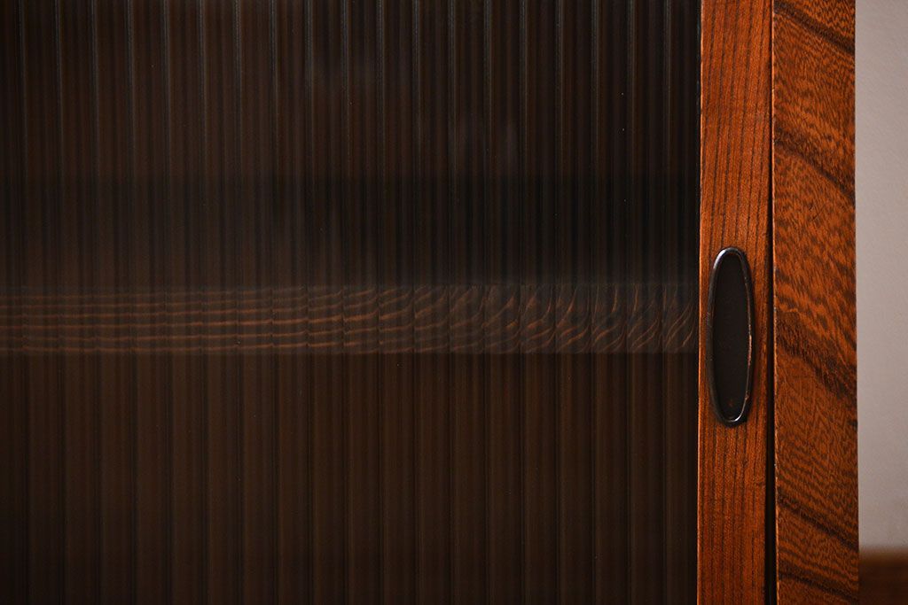 アンティーク家具　前面欅材　モールガラス入り戸棚