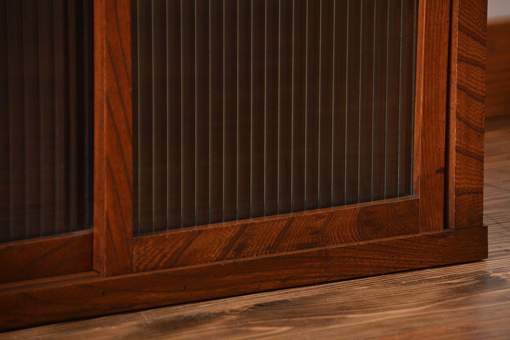 アンティーク家具　前面欅材　モールガラス入り戸棚