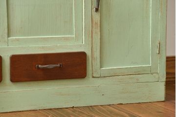 アンティーク家具　アンティークペイント　小振りな食器棚