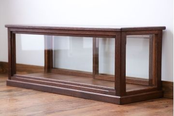 アンティーク家具　アンティーク　小振りな横長ガラスケース