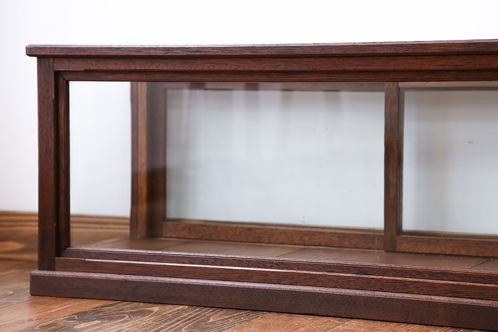 アンティーク家具　アンティーク　小振りな横長ガラスケース