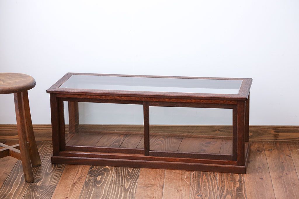 アンティーク家具　アンティーク　小振りな横長ガラスケース