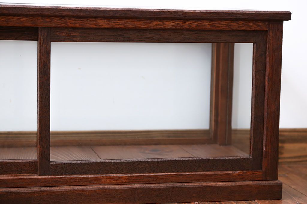 アンティーク家具　アンティーク　小振りな横長ガラスケース