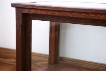 アンティーク家具　アンティーク　小振りな横長ガラスケース