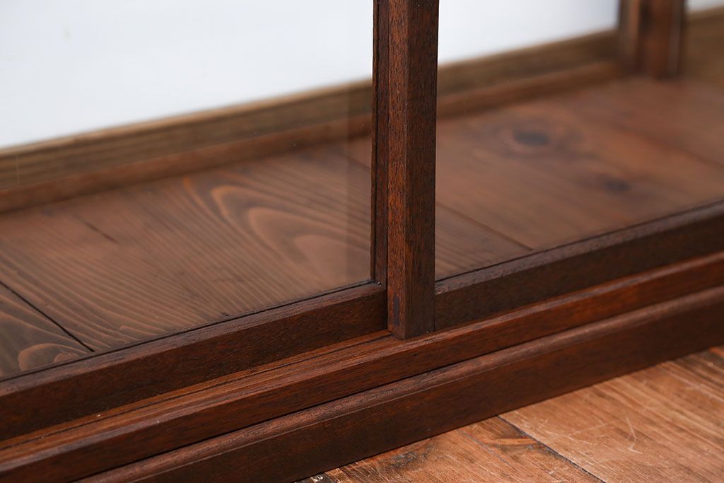 アンティーク家具　アンティーク　小振りな横長ガラスケース