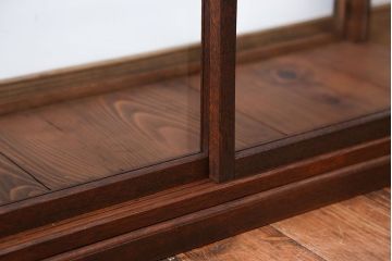 アンティーク家具　アンティーク　小振りな横長ガラスケース