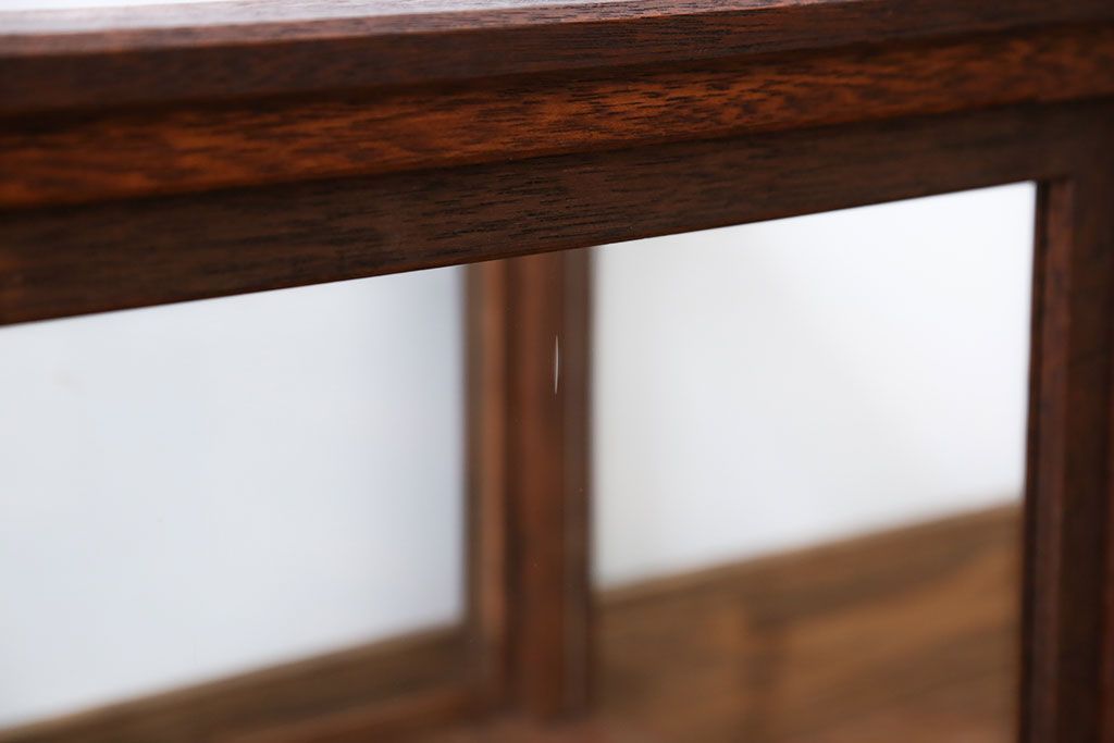 アンティーク家具　アンティーク　小振りな横長ガラスケース