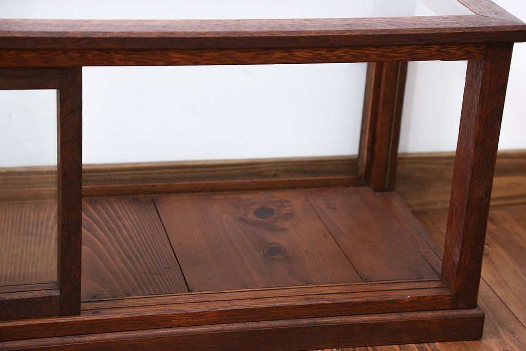 アンティーク家具　アンティーク　小振りな横長ガラスケース