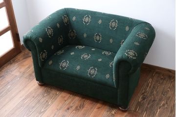 アンティーク家具　イギリスアンティーク　ラグジュアリー感溢れる上品なソファ