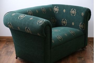 アンティーク家具　イギリスアンティーク　ラグジュアリー感溢れる上品なソファ