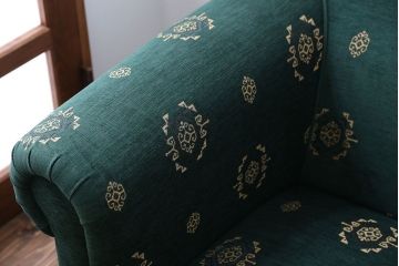 アンティーク家具　イギリスアンティーク　ラグジュアリー感溢れる上品なソファ