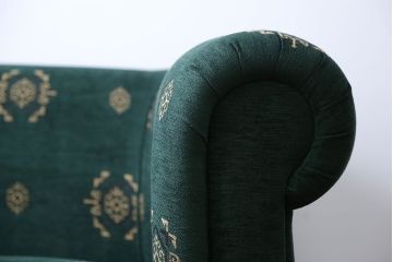 アンティーク家具　イギリスアンティーク　ラグジュアリー感溢れる上品なソファ