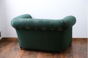 アンティーク家具　イギリスアンティーク　ラグジュアリー感溢れる上品なソファ