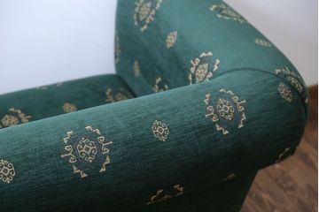 アンティーク家具　イギリスアンティーク　ラグジュアリー感溢れる上品なソファ