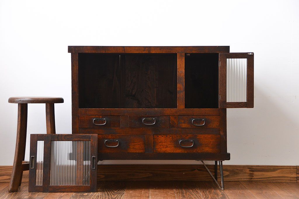 アンティーク家具　アンティーク　味わい深い鉄脚戸棚