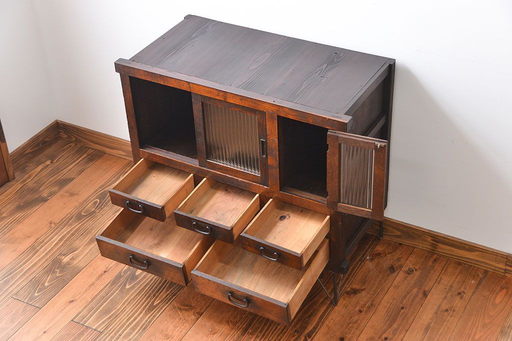 アンティーク家具　アンティーク　味わい深い鉄脚戸棚