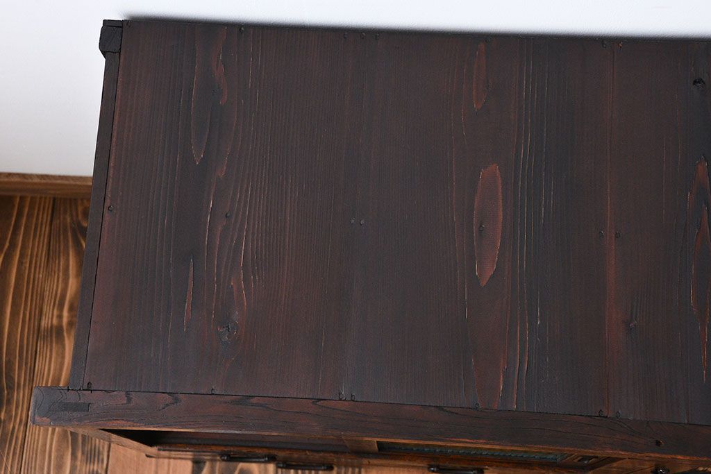 アンティーク家具　アンティーク　味わい深い鉄脚戸棚