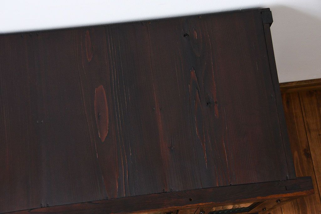 アンティーク家具　アンティーク　味わい深い鉄脚戸棚