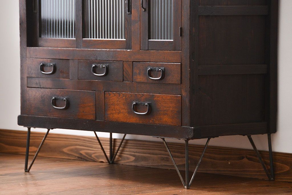 アンティーク家具　アンティーク　味わい深い鉄脚戸棚