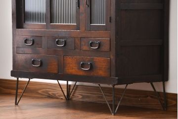 アンティーク家具　アンティーク　味わい深い鉄脚戸棚